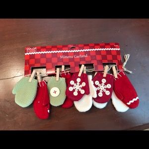 Strand of Mittens Garland